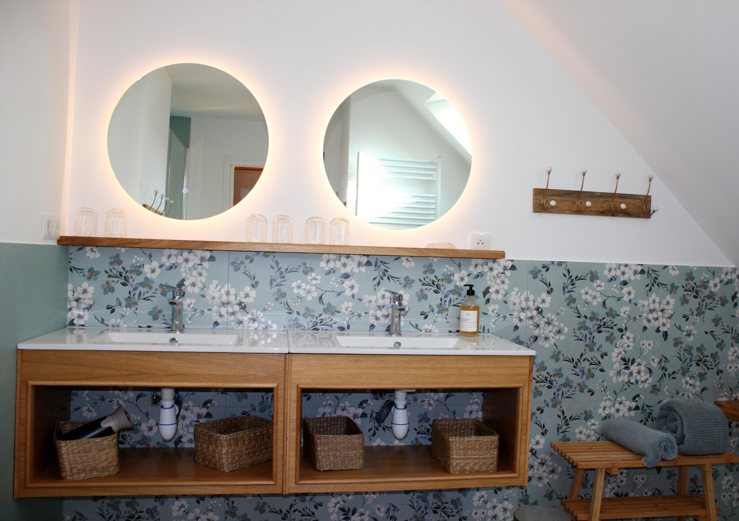 Salle de bain, chambre des jeunes sabots